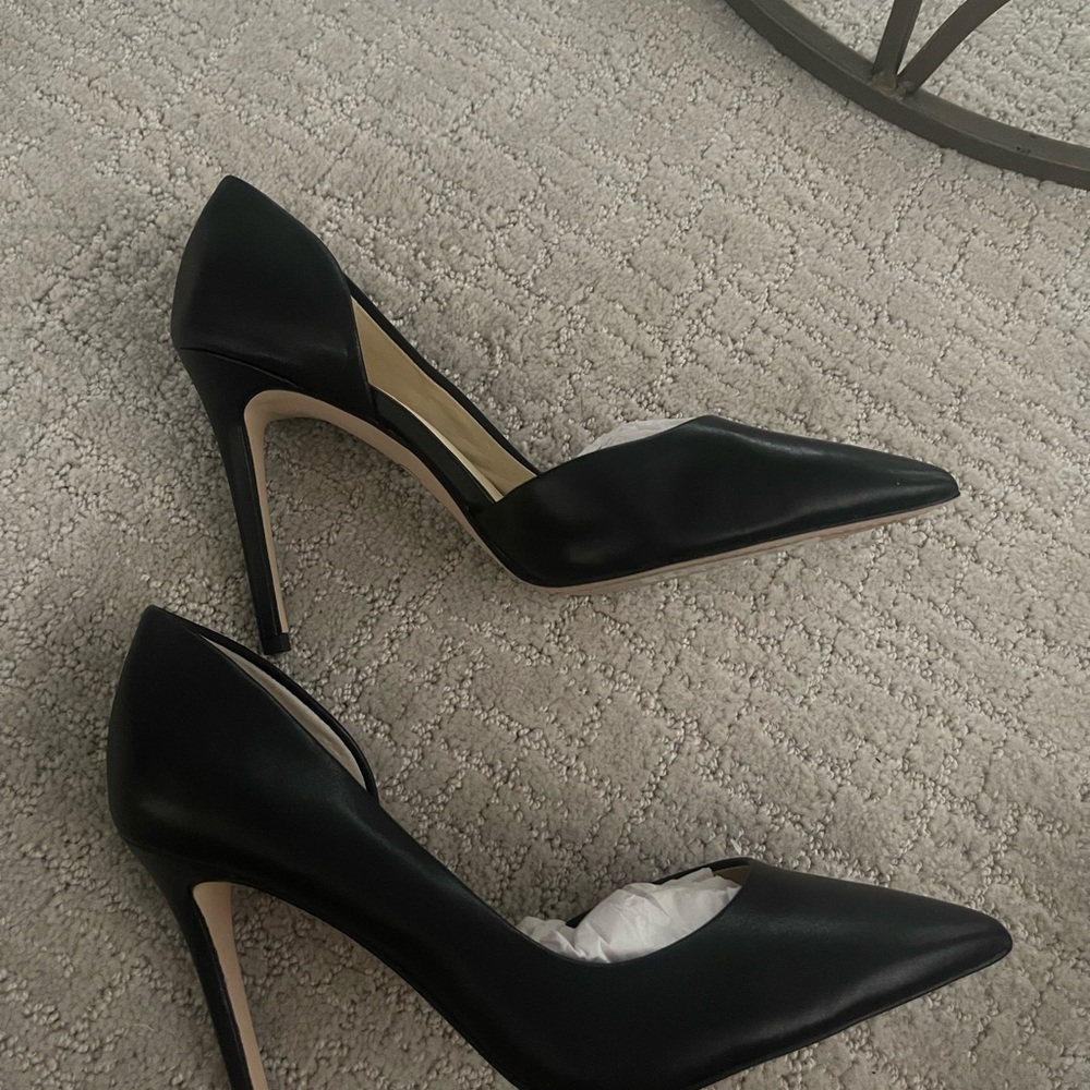JESSICA SIMPSON BLACK FAUX LEATHER PUMPS - SIZE 9.5- NEW! OFFICE OR
NIGHT OUT!